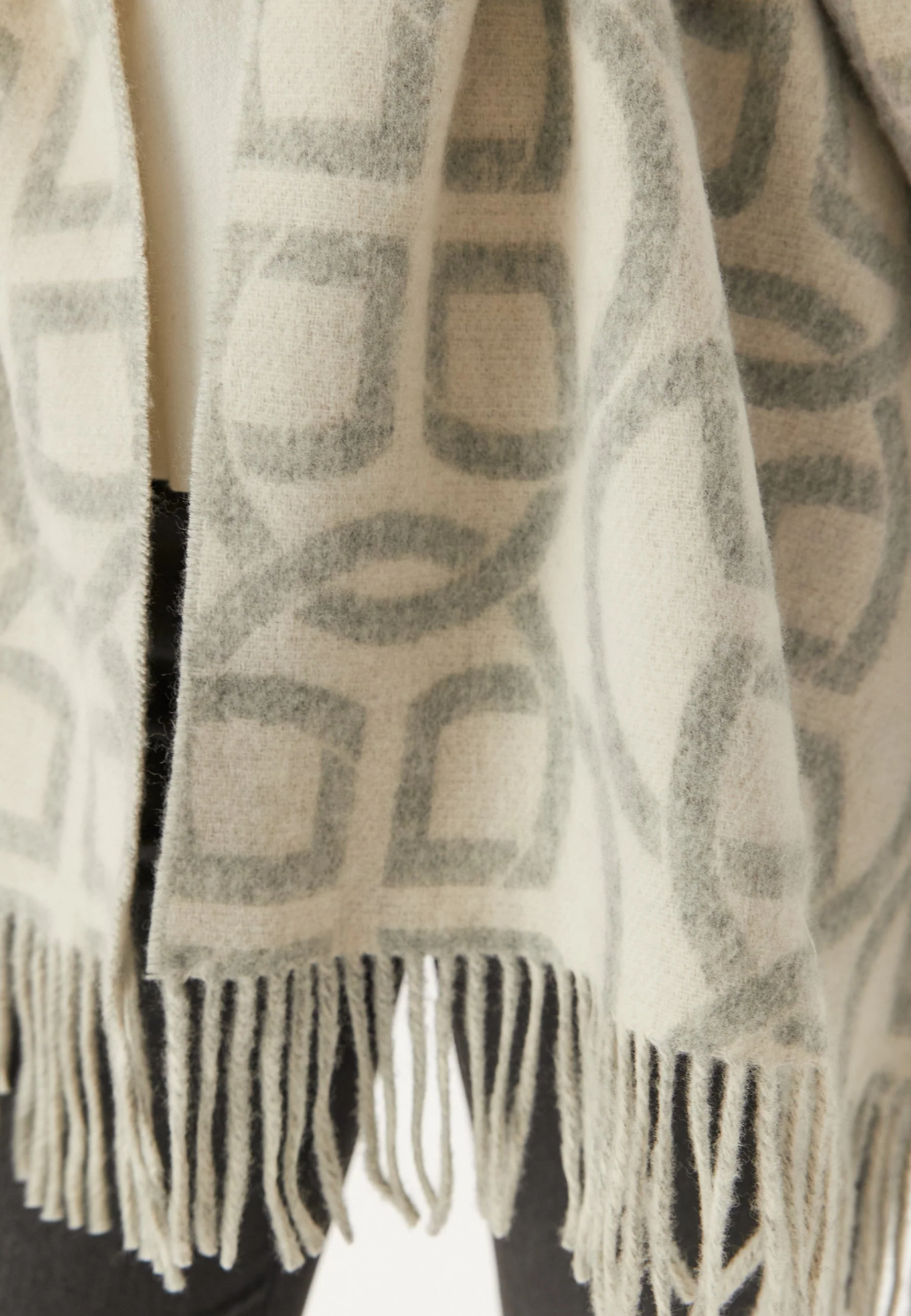 G Pattern Wool Scarf - Image 3