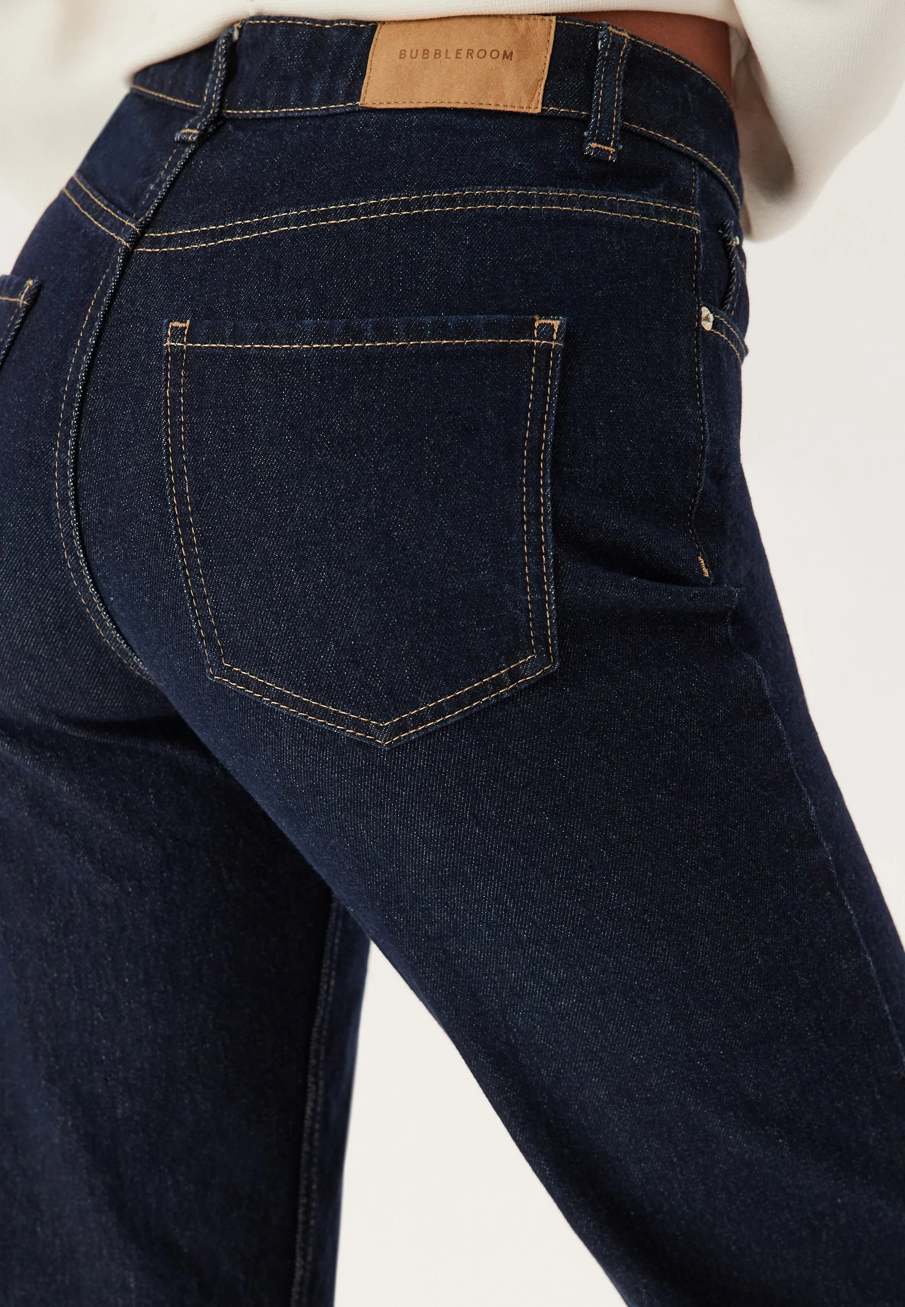 High Straight Ankle Jeans - Image 5