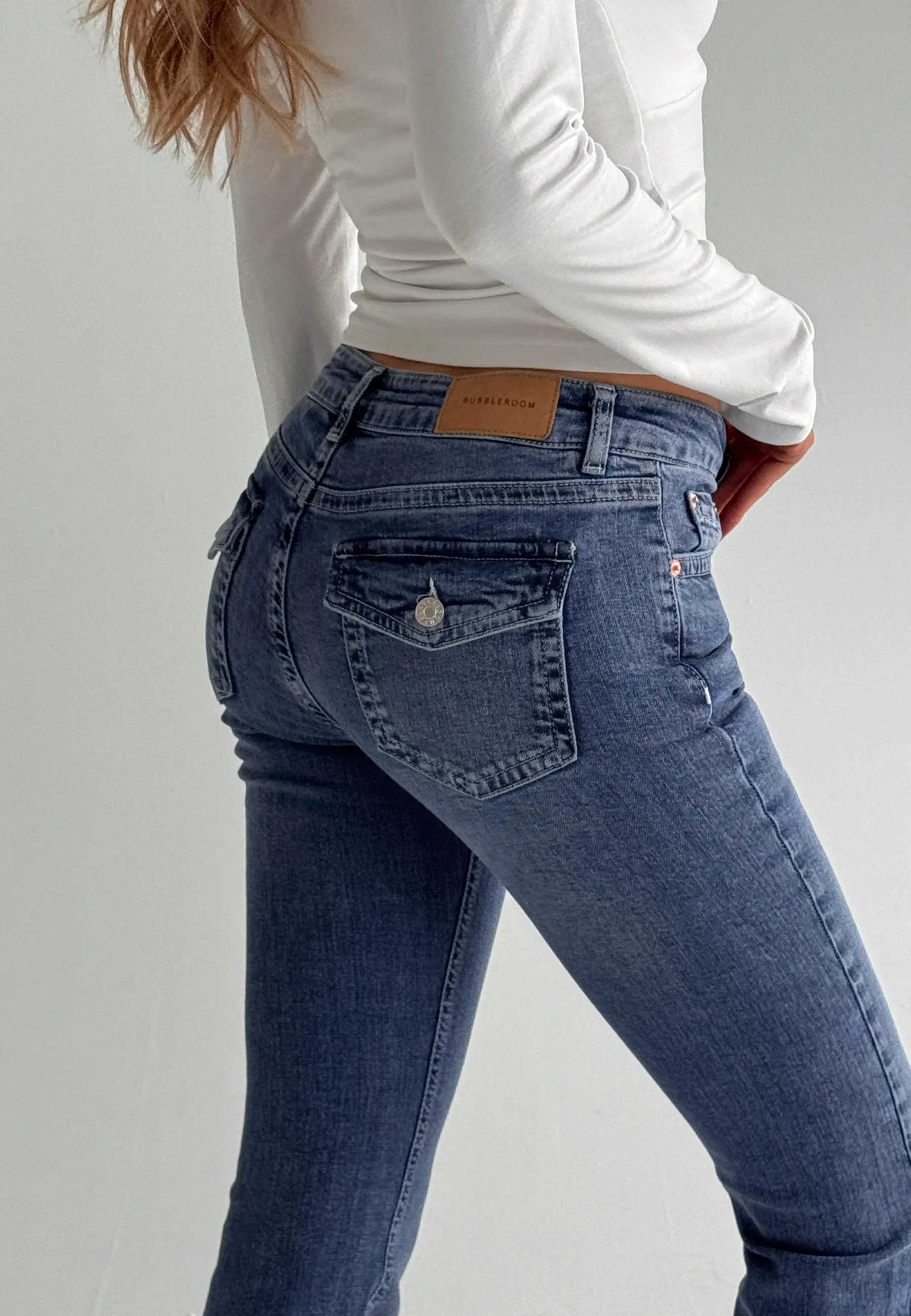 Low Bootcut Flap Jeans - Image 8