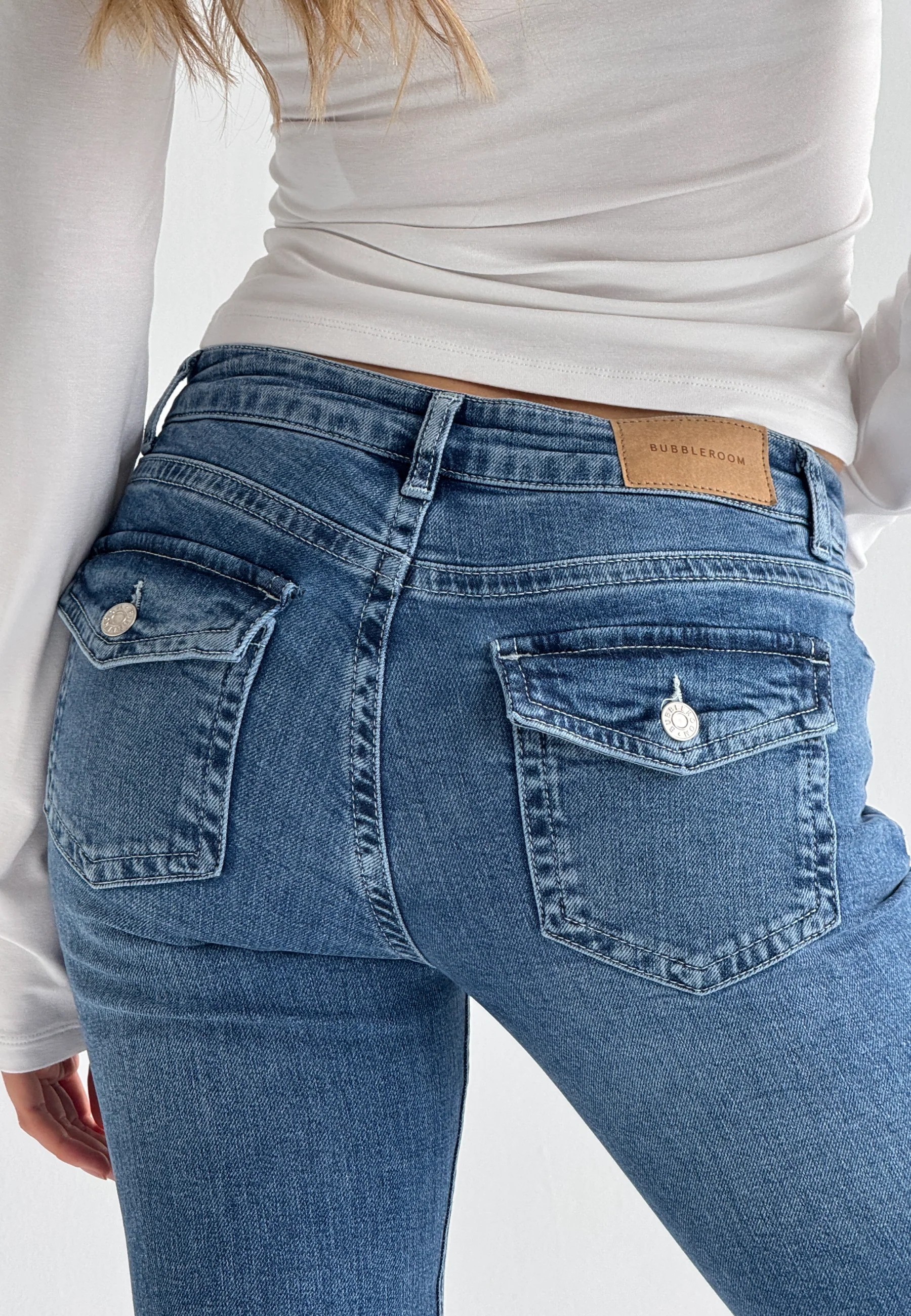 Low Bootcut Flap Jeans - Image 9