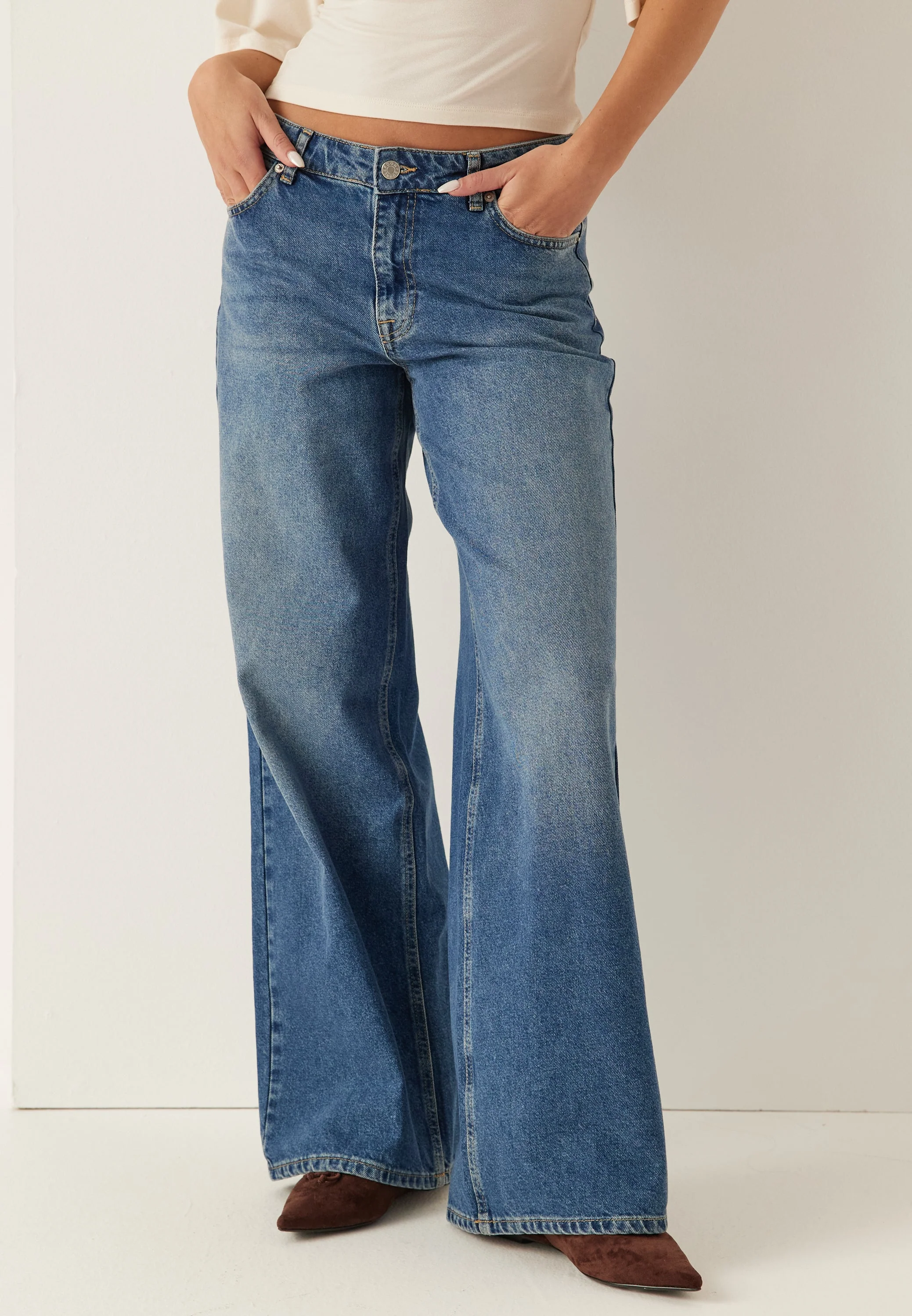 Mid Wide Jeans - Image 2