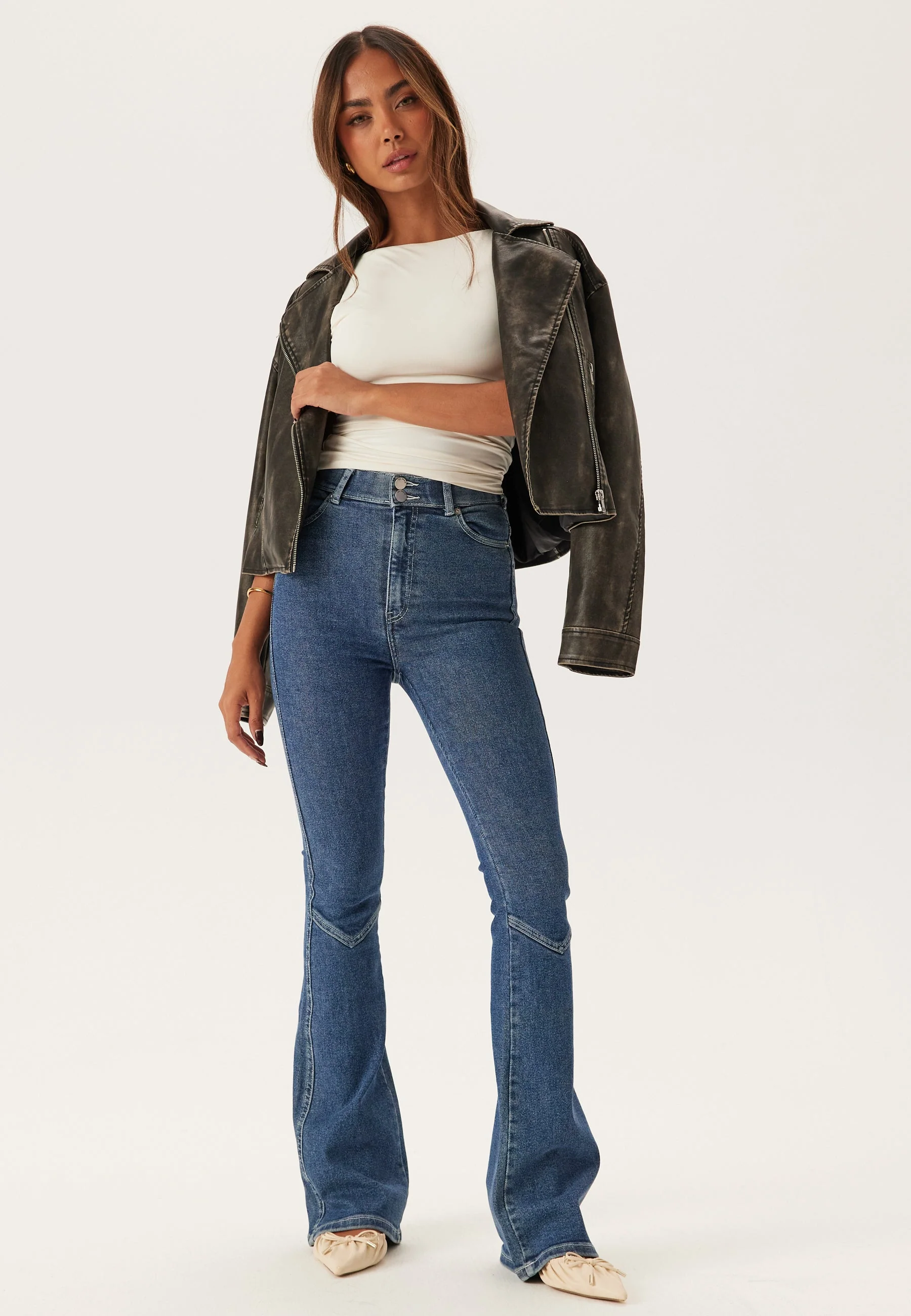 Moxy Flare V Cut