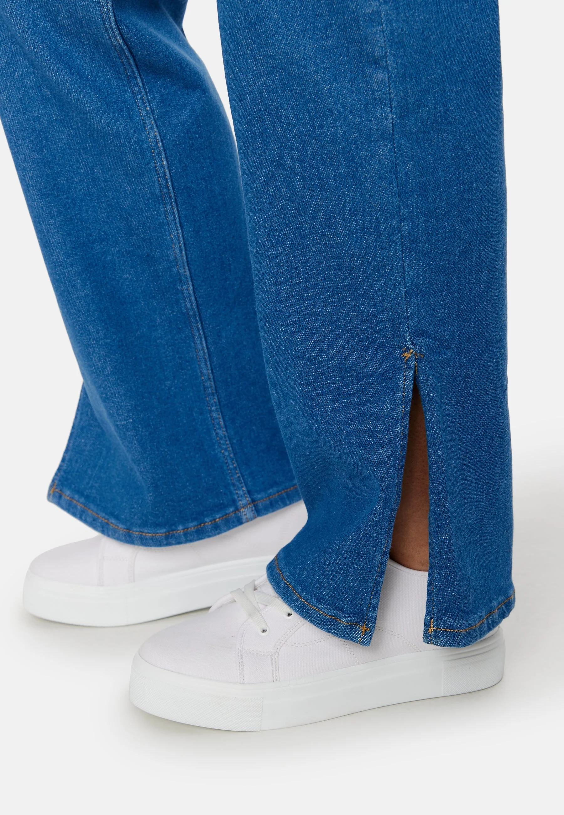 Moxy Straight Shoe Cut - Image 5