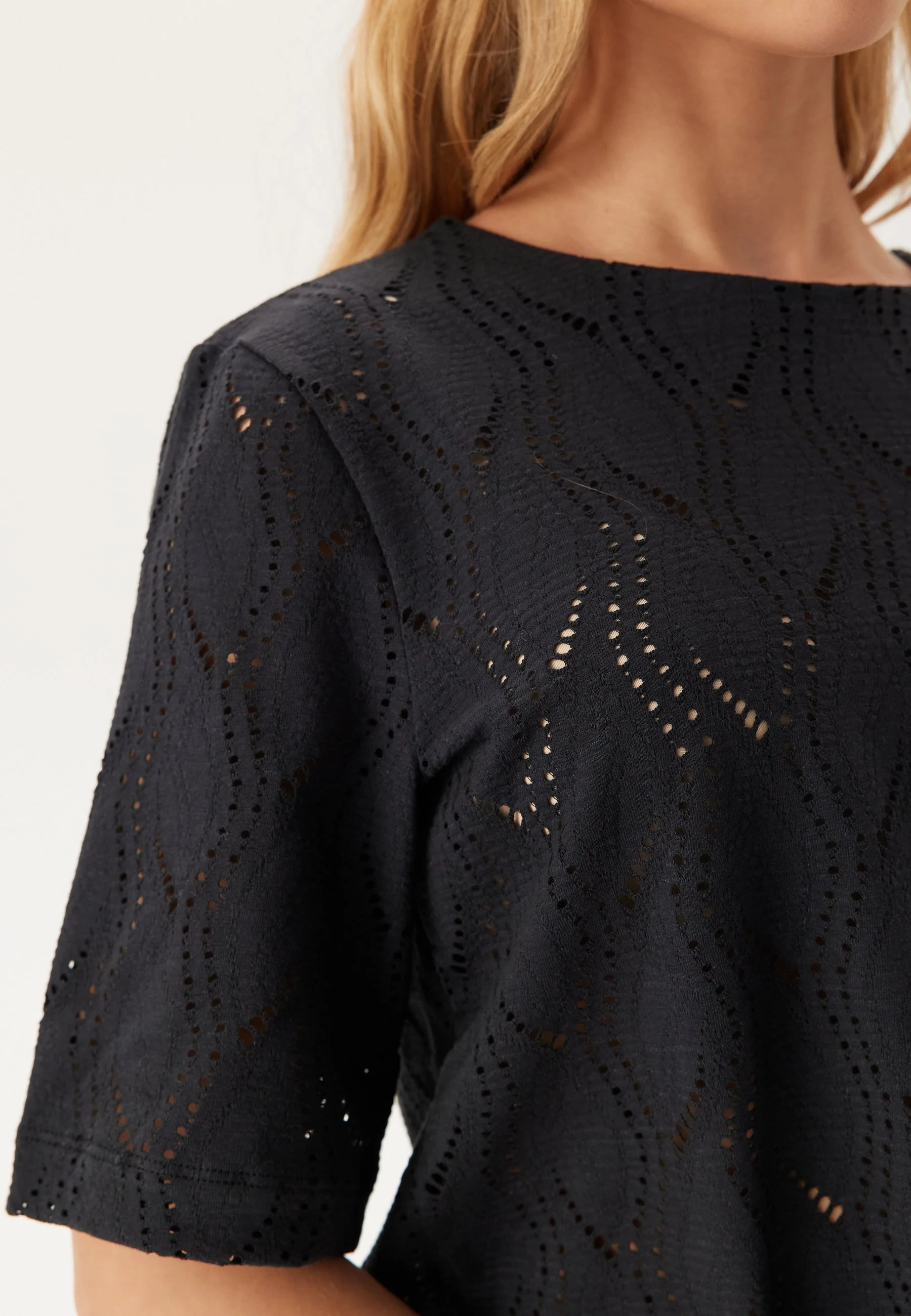Objava 2/4 LO O-NECK TOP LO O - Image 4