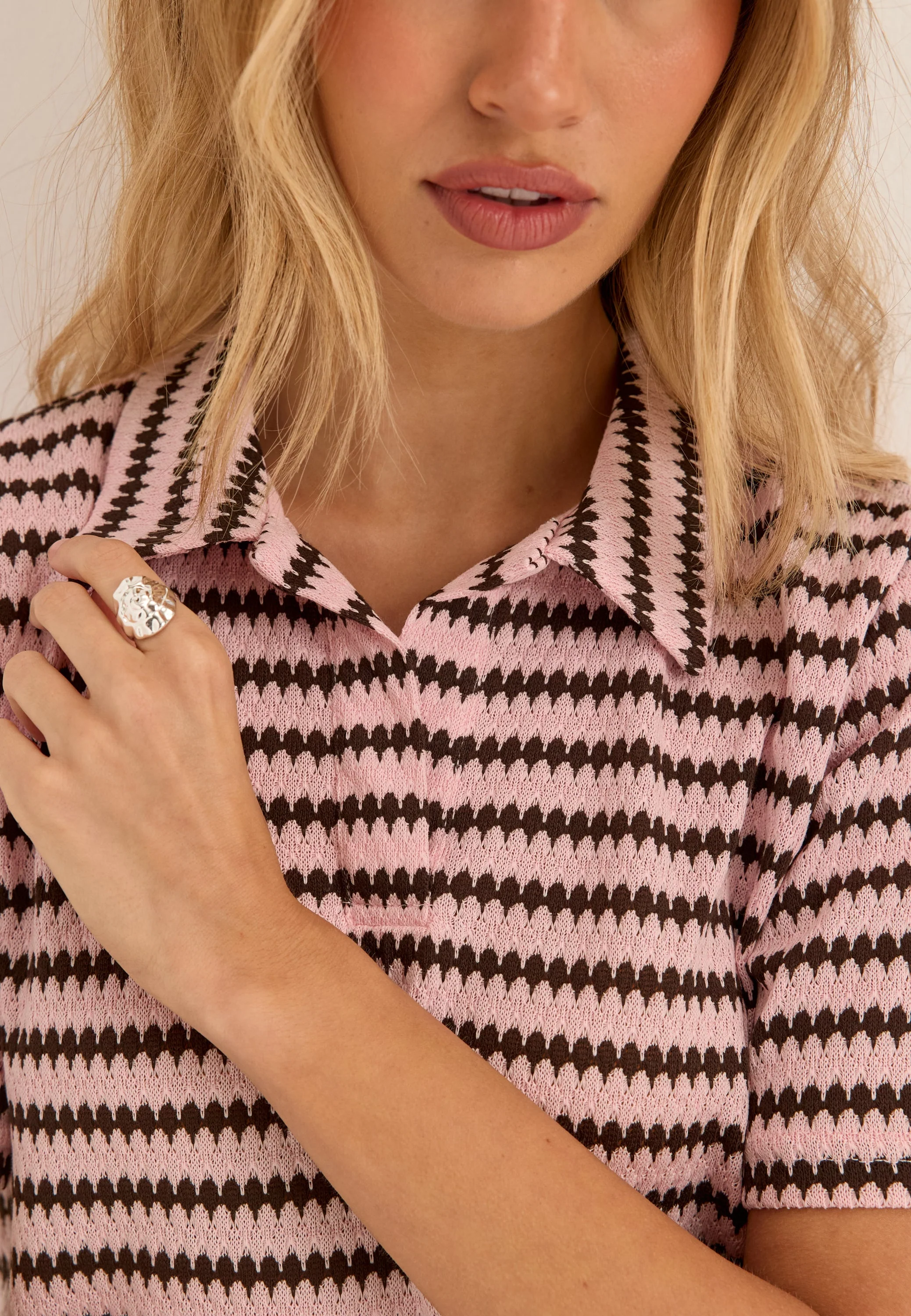Pcjeya Ss V-neck Loose Polo - Image 4