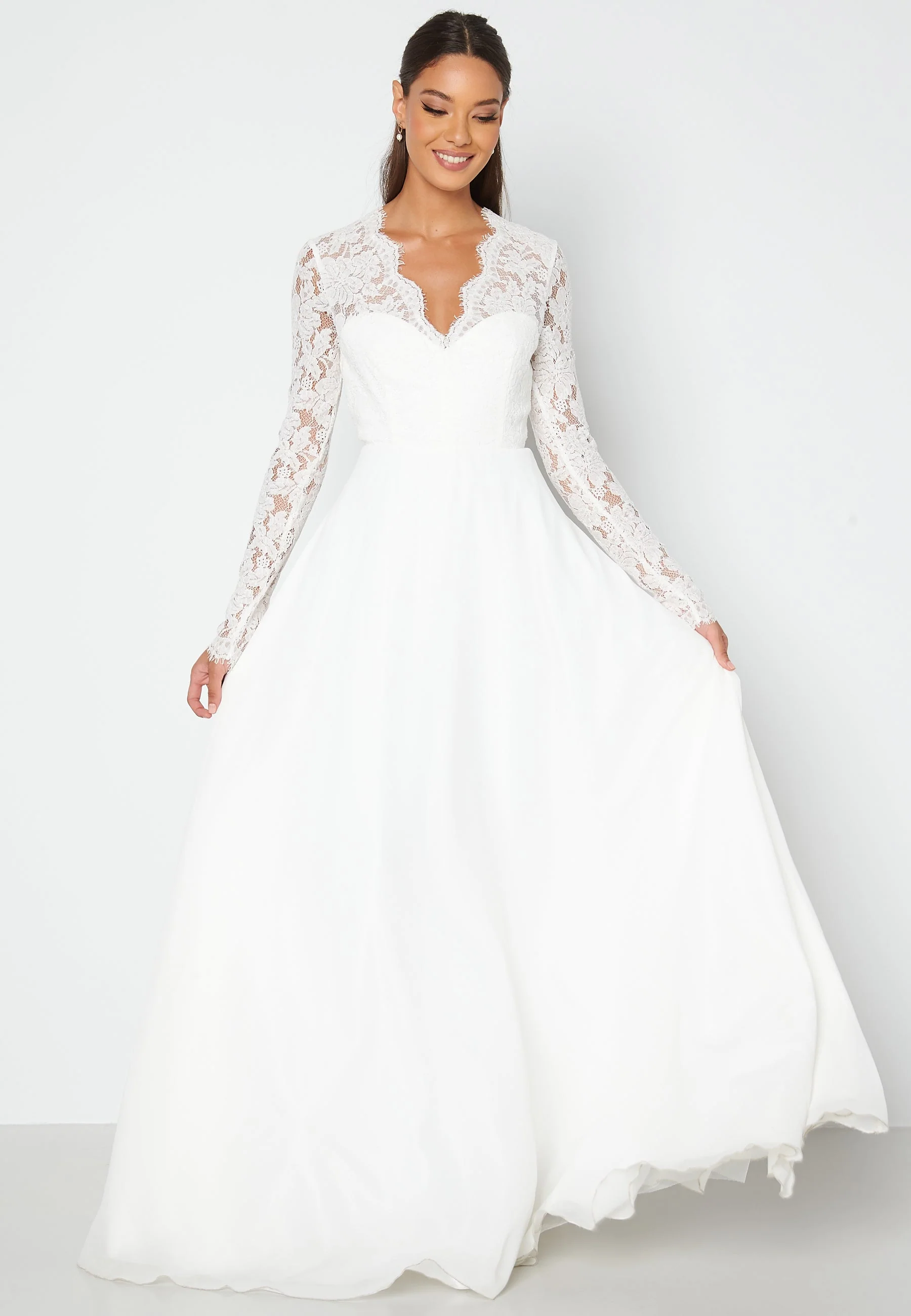 Scallop V-Neck Lace Gown