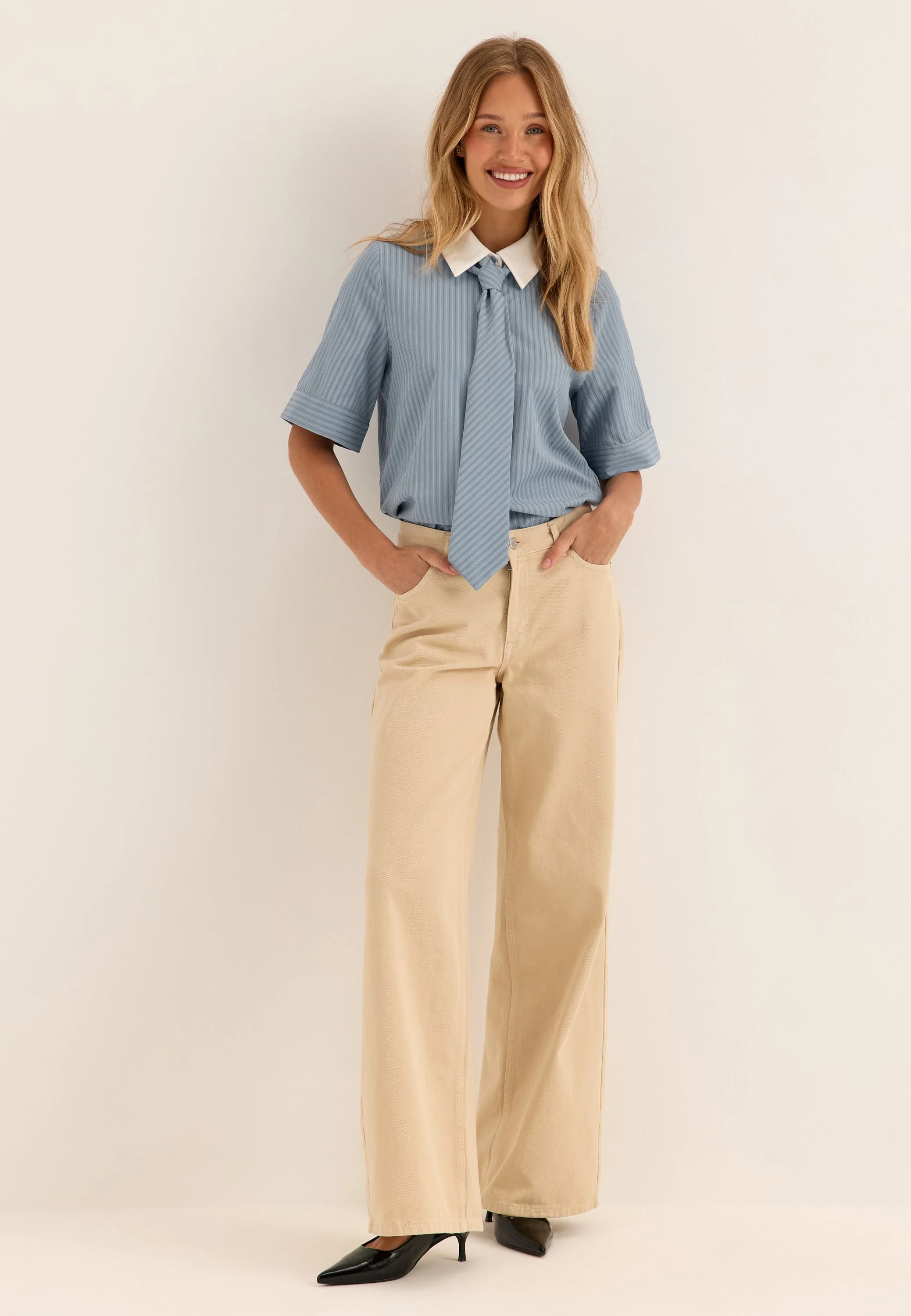Vilinna 2/4 SHIRT W. TIE SHIRT - Image 4