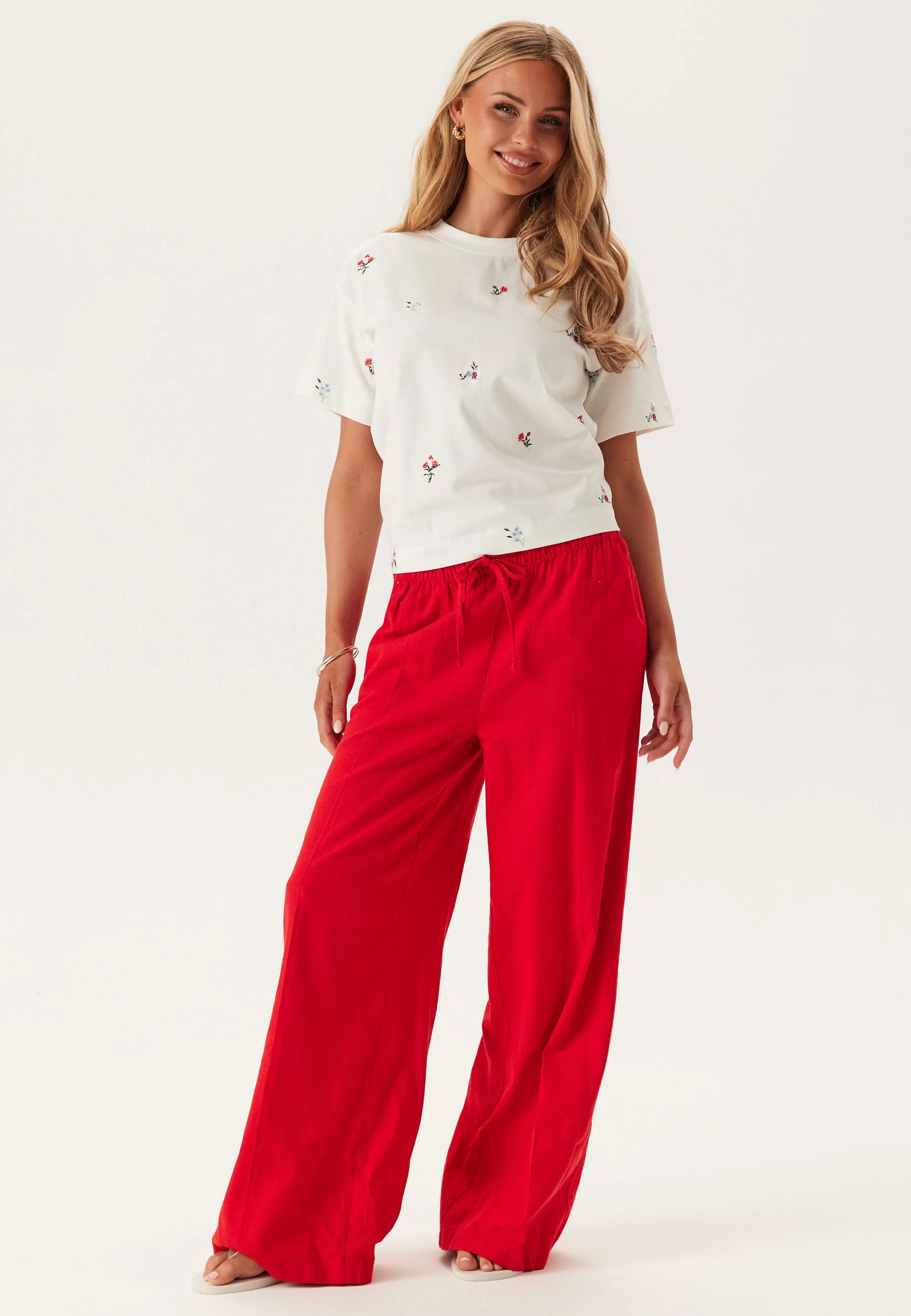 Vimonie Flower Emb S/S O-NECK - Image 4
